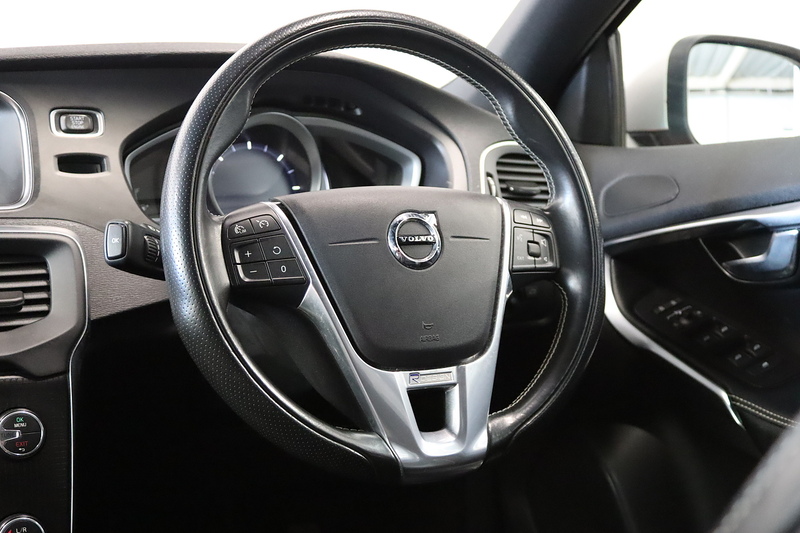 Volvo V40 D2 R-Design Pro - U2645