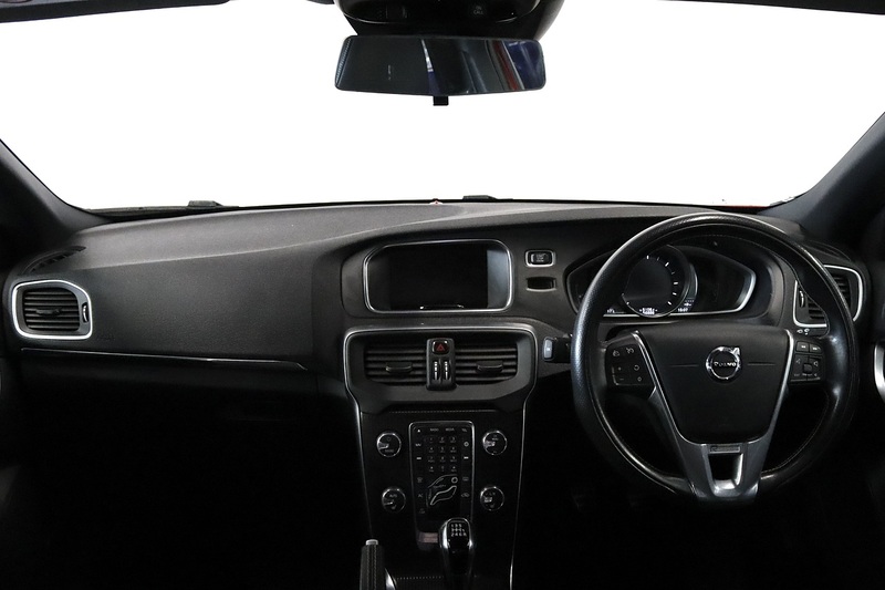 Volvo V40 D2 R-Design Pro - U2645