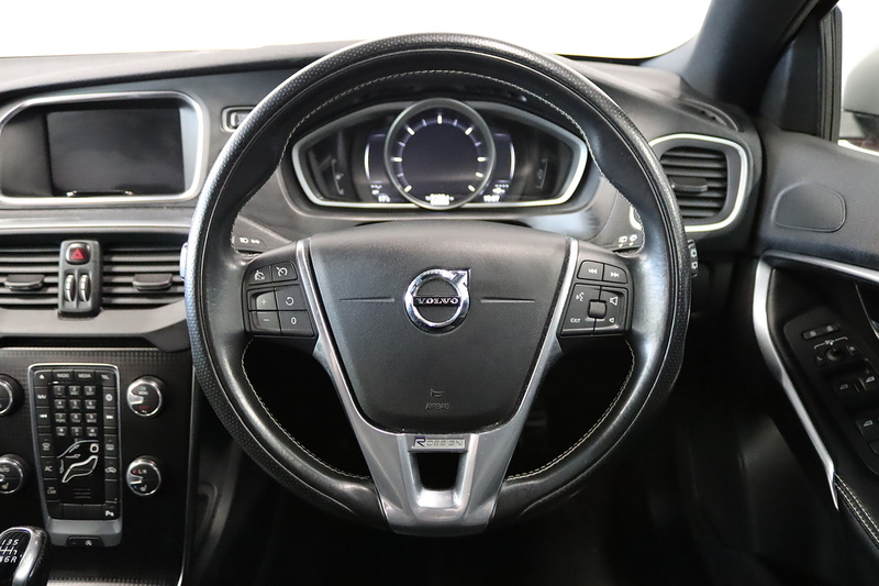 Volvo V40 D2 R-Design Pro - U2645
