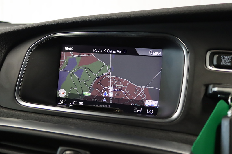 Volvo V40 D2 R-Design Pro - U2645