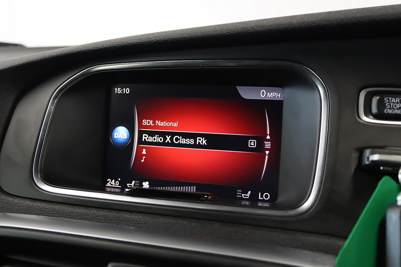 Volvo V40 D2 R-Design Pro - U2645