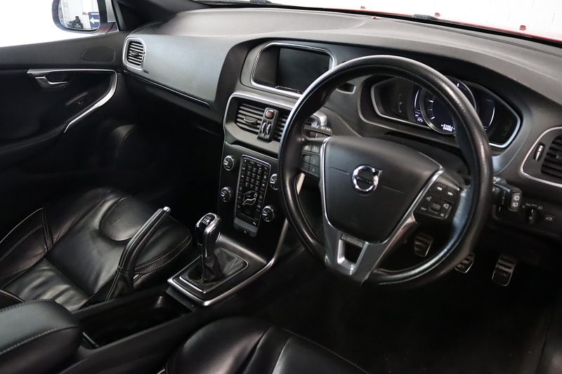 Volvo V40 D2 R-Design Pro - U2645