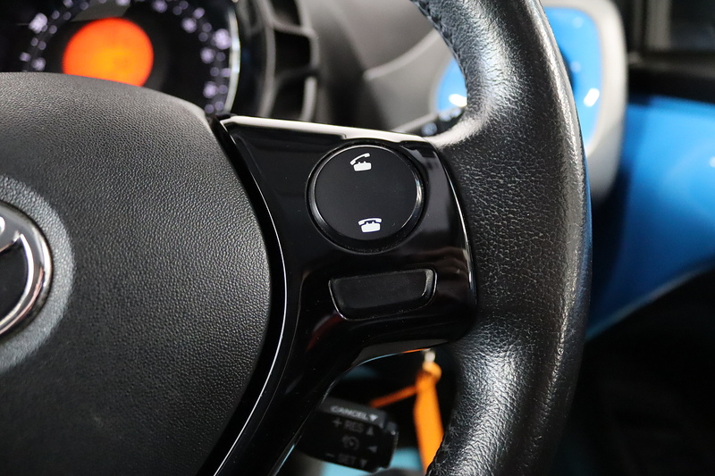 Toyota AYGO VVT-i x-trend - U2692