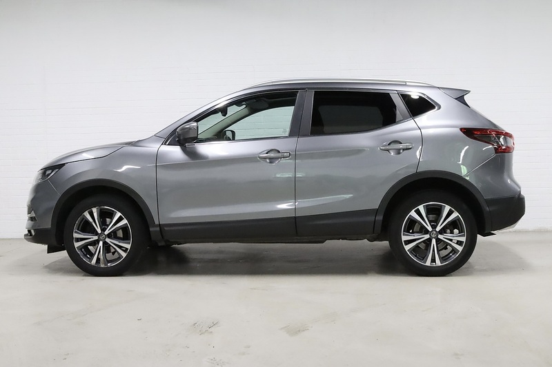 Nissan Qashqai DIG-T N-Connecta - U2698