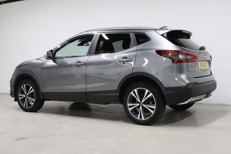 Nissan Qashqai DIG-T N-Connecta - U2698