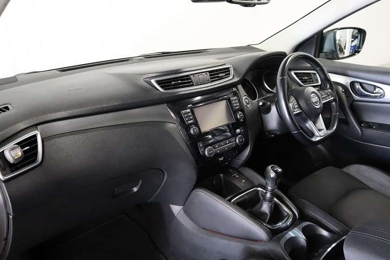 Nissan Qashqai DIG-T N-Connecta - U2698