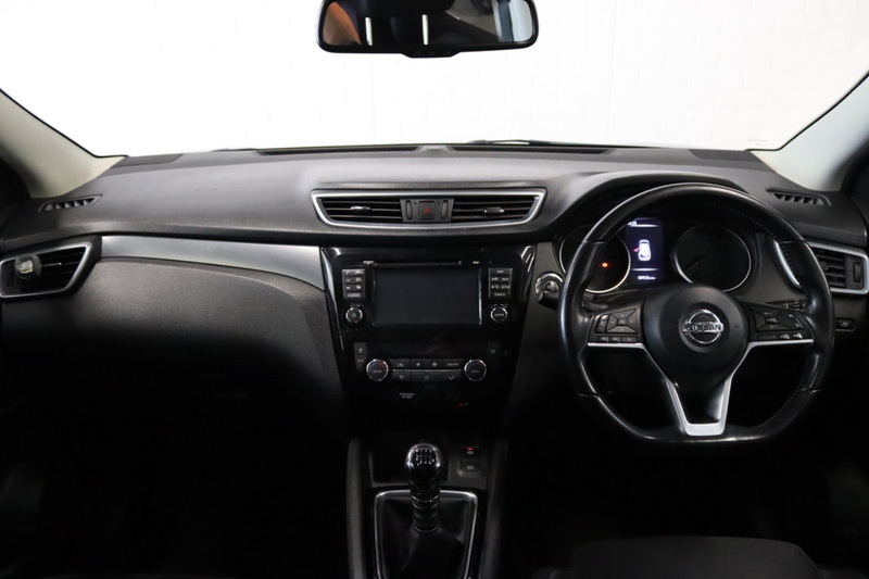 Nissan Qashqai DIG-T N-Connecta - U2698
