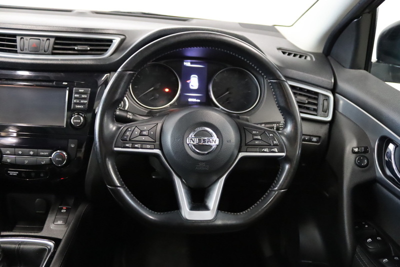 Nissan Qashqai DIG-T N-Connecta - U2698
