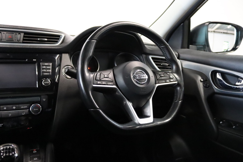 Nissan Qashqai DIG-T N-Connecta - U2698
