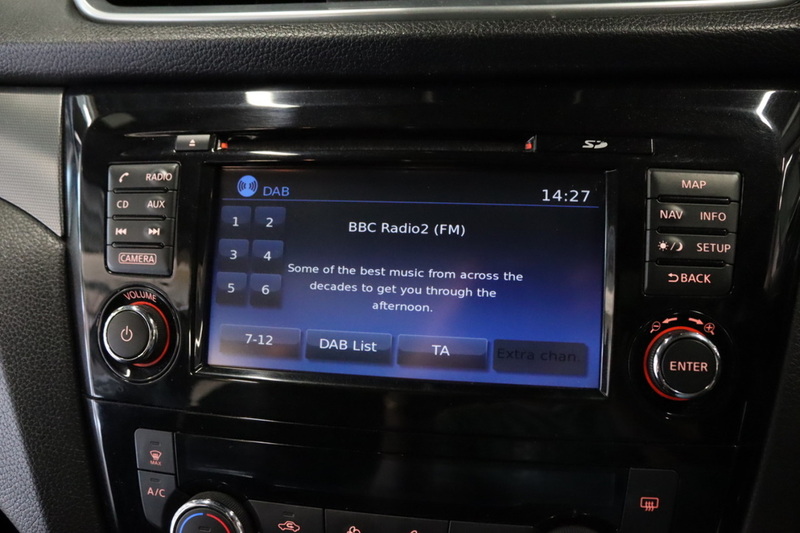 Nissan Qashqai DIG-T N-Connecta - U2698