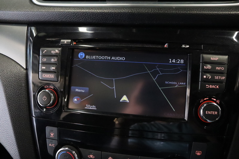 Nissan Qashqai DIG-T N-Connecta - U2698