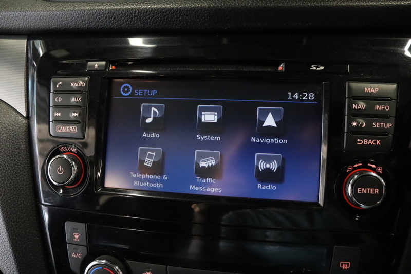 Nissan Qashqai DIG-T N-Connecta - U2698