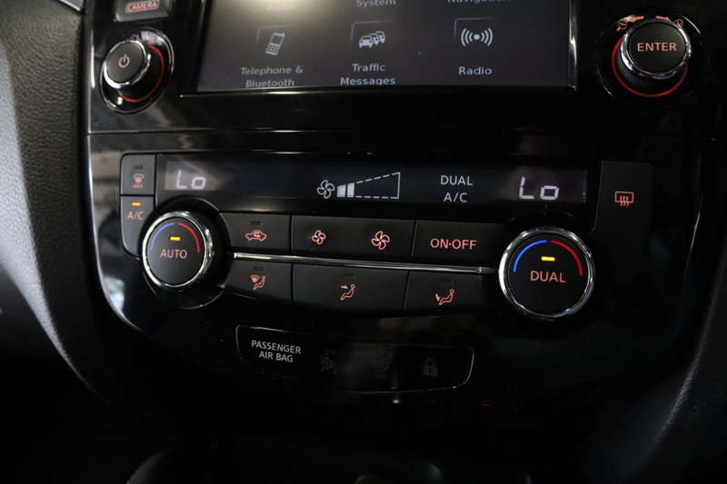 Nissan Qashqai DIG-T N-Connecta - U2698