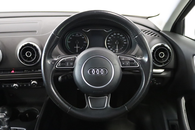 Audi A3 TFSI e-tron - U2721