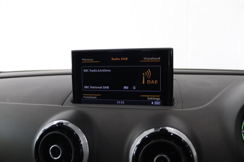 Audi A3 TFSI e-tron - U2721