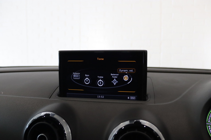 Audi A3 TFSI e-tron - U2721