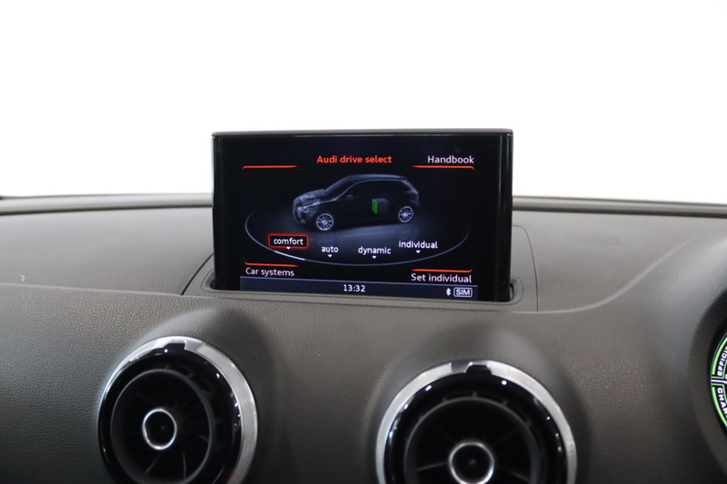 Audi A3 TFSI e-tron - U2721