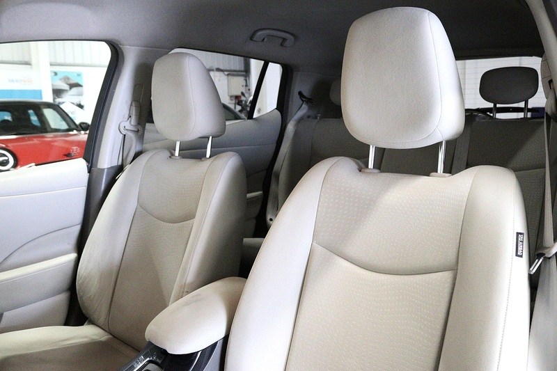 Nissan Leaf  - U2727