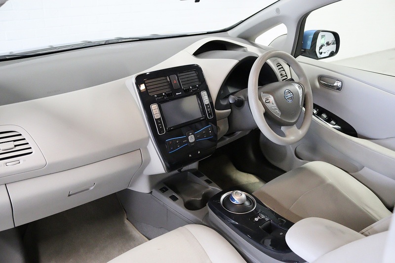 Nissan Leaf  - U2727