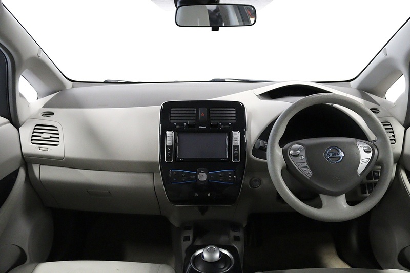 Nissan Leaf  - U2727