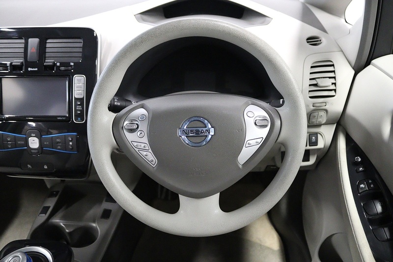 Nissan Leaf  - U2727