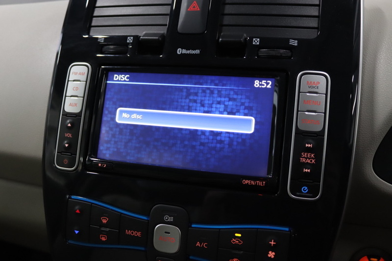 Nissan Leaf  - U2727