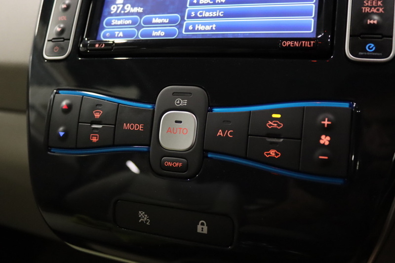 Nissan Leaf  - U2727