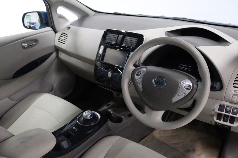 Nissan Leaf  - U2727