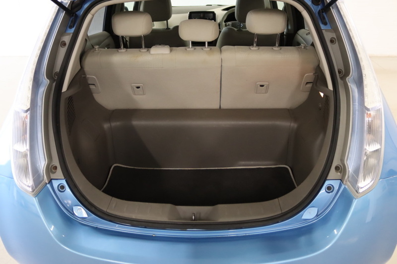 Nissan Leaf  - U2727