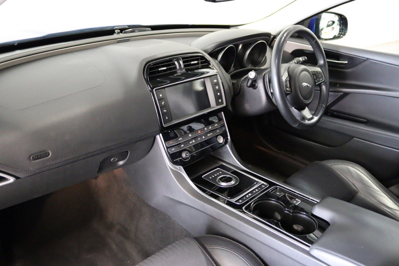 Jaguar XE d Portfolio - U2732