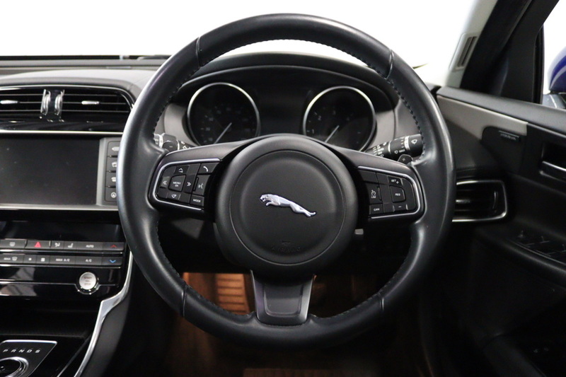 Jaguar XE d Portfolio - U2732