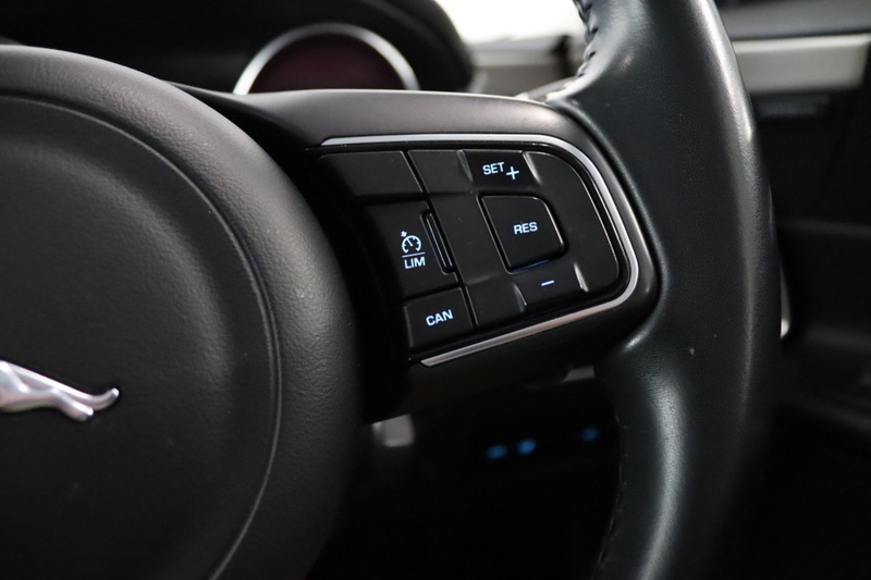 Jaguar XE d Portfolio - U2732