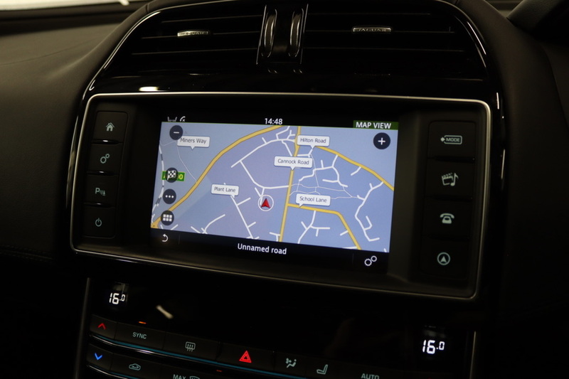 Jaguar XE d Portfolio - U2732