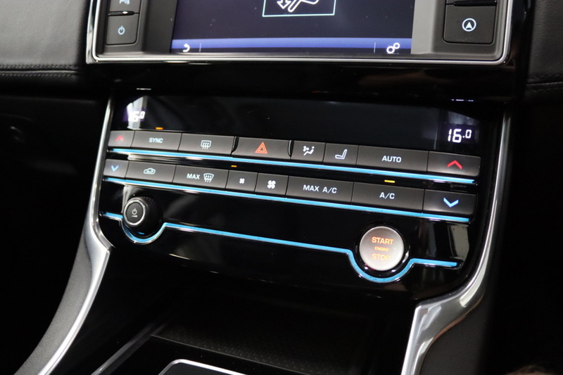 Jaguar XE d Portfolio - U2732