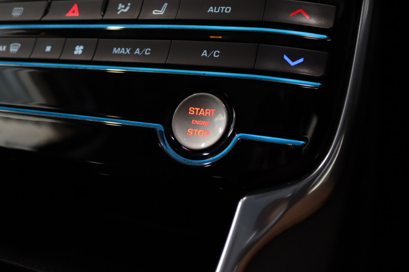 Jaguar XE d Portfolio - U2732