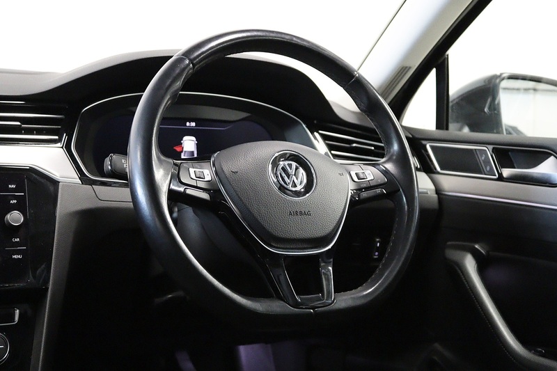 Volkswagen Passat TDI GT - U2754