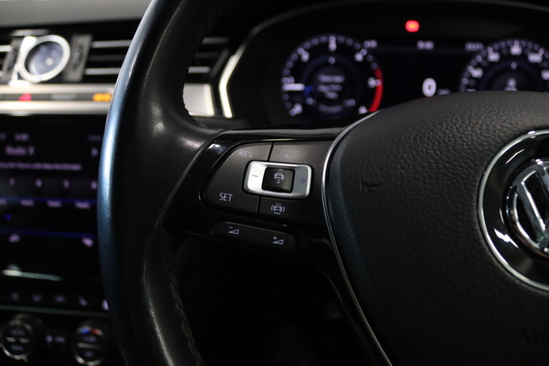 Volkswagen Passat TDI GT - U2754