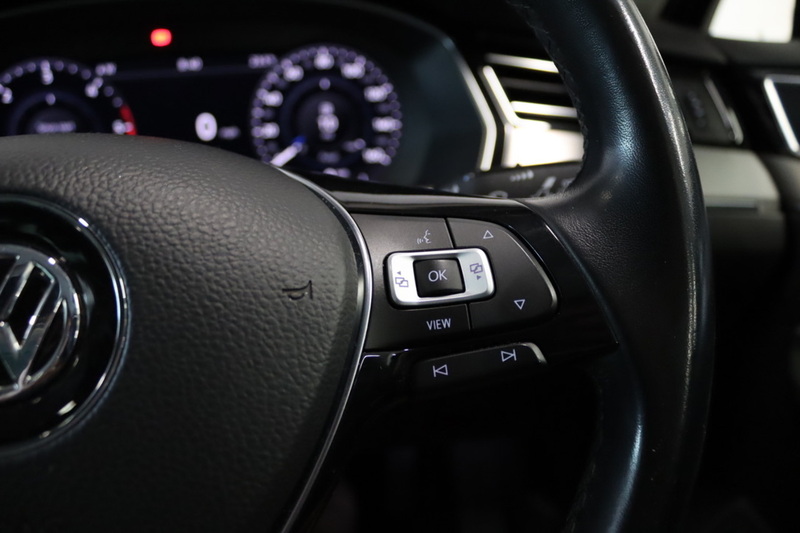 Volkswagen Passat TDI GT - U2754