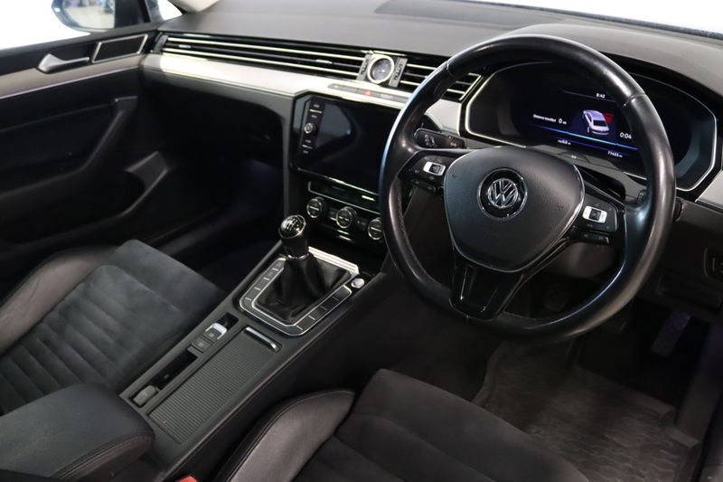 Volkswagen Passat TDI GT - U2754