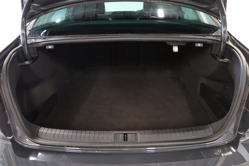 Volkswagen Passat TDI GT - U2754