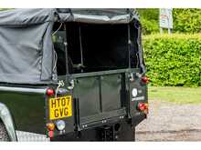Land Rover Defender 110 County - U546