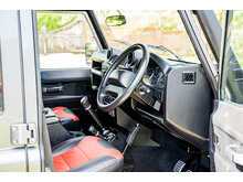 Land Rover Defender 110 TDCi Adventure - U740