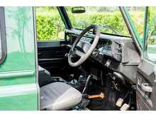 Land Rover Defender 90 TD5 County - U757
