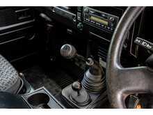 Land Rover Defender 90 TD5 County - U757