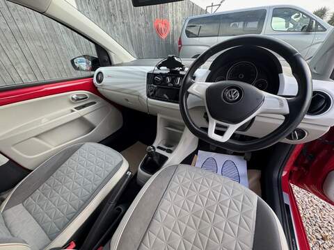 Volkswagen up! up! beats - U1450