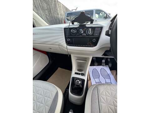 Volkswagen up! up! beats - U1450