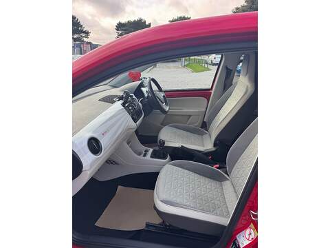 Volkswagen up! up! beats - U1450