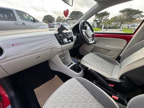 Volkswagen up! up! beats - U1450