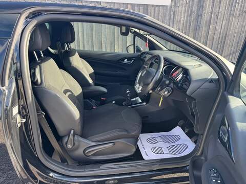 DS AUTOMOBILES DS 3 PureTech Connected Chic - U1527