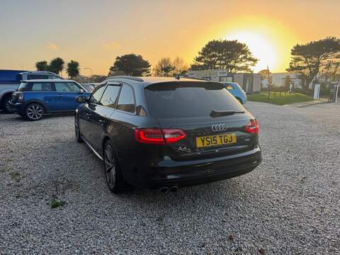 Audi A4 Avant TDI Black Edition Plus - U1555